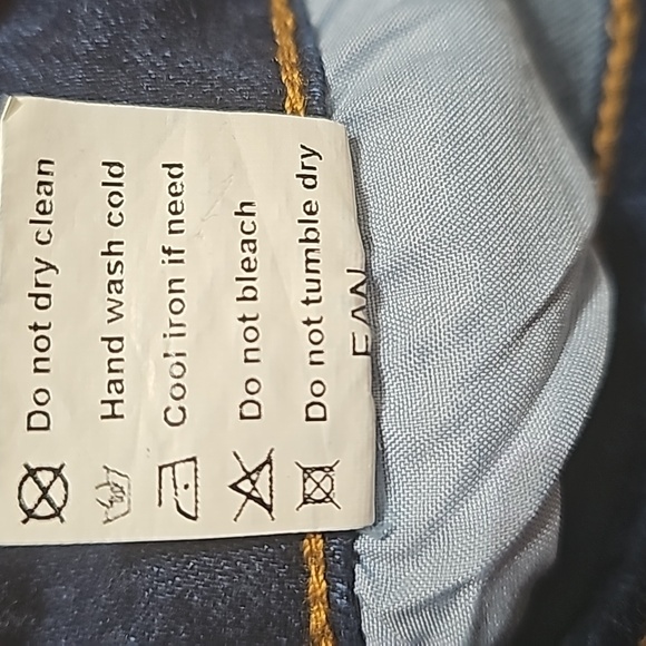 Astylish NWOT Womans Distressed Sunflower Jeans size Small - Picture 6 of 7